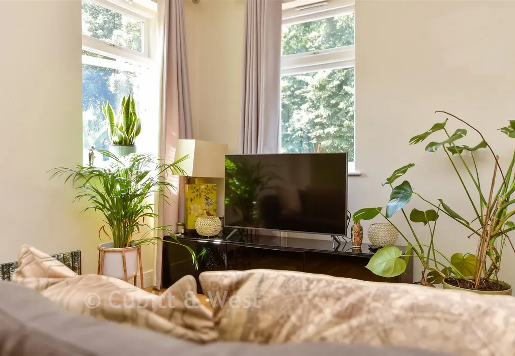 Internal Lifestyle Photograph - Bell Street, Reigate, Surrey - Wards of Kent