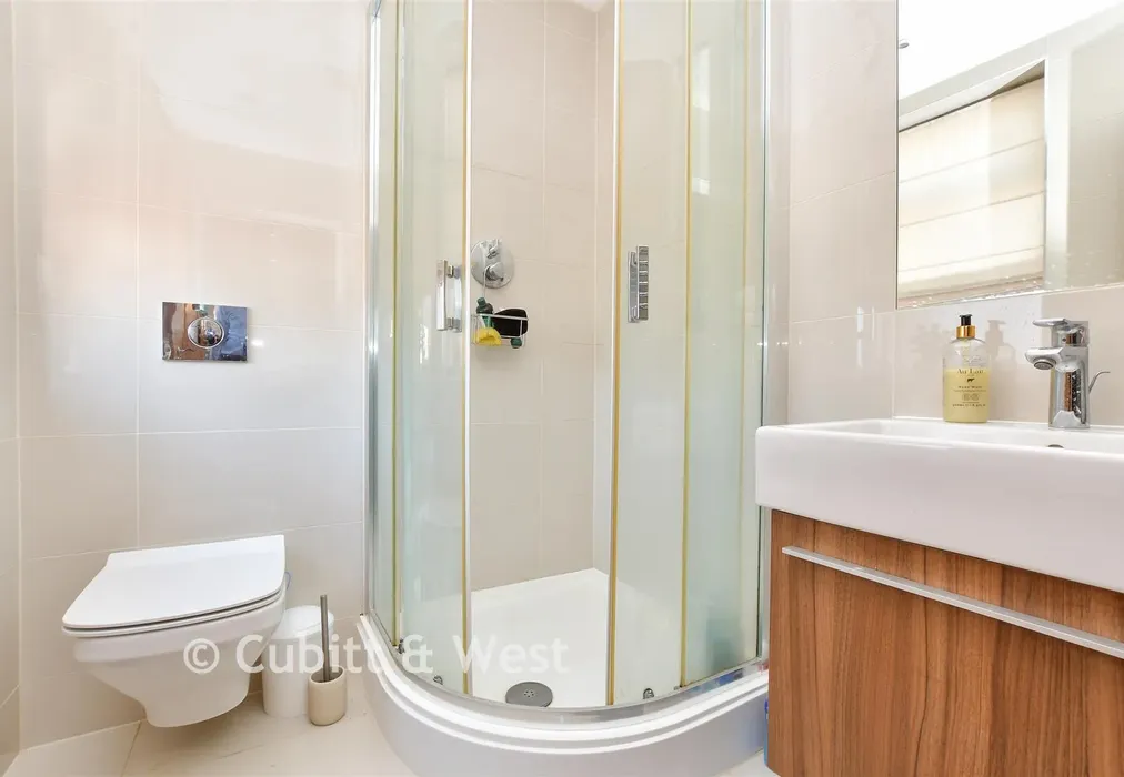 En-Suite Shower Room - Bell Street, Reigate, Surrey - Wards of Kent