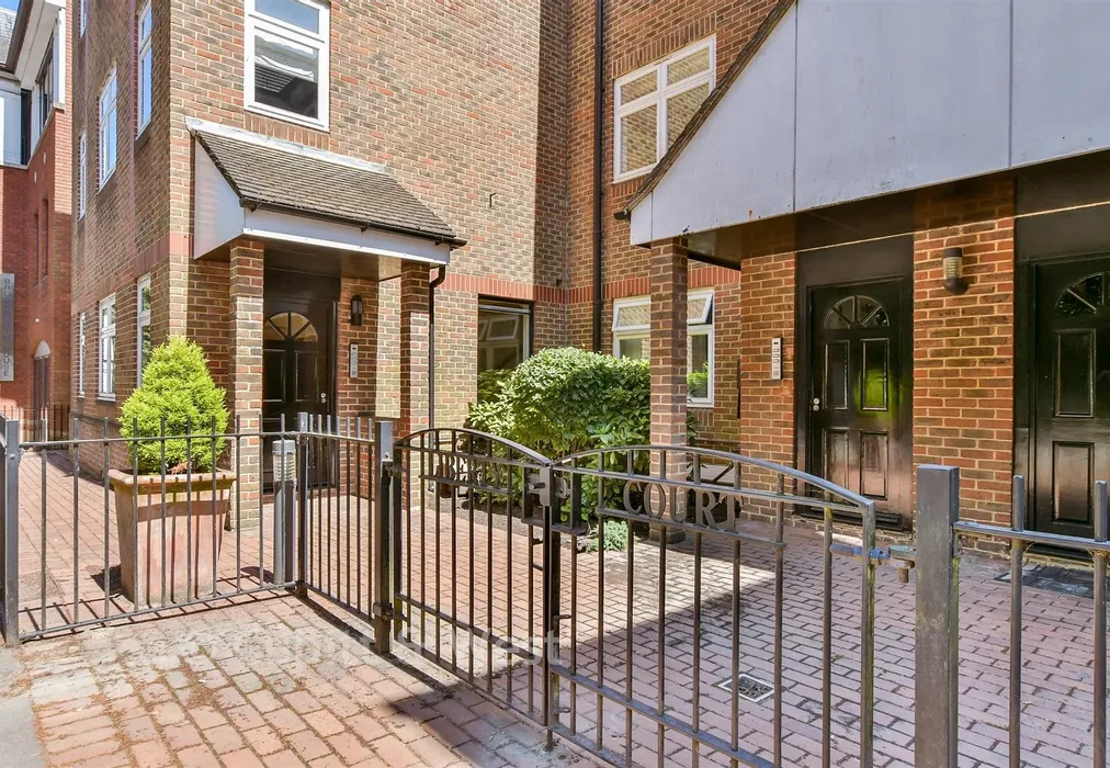External Lifestyle Photograph - Bell Street, Reigate, Surrey - Wards of Kent