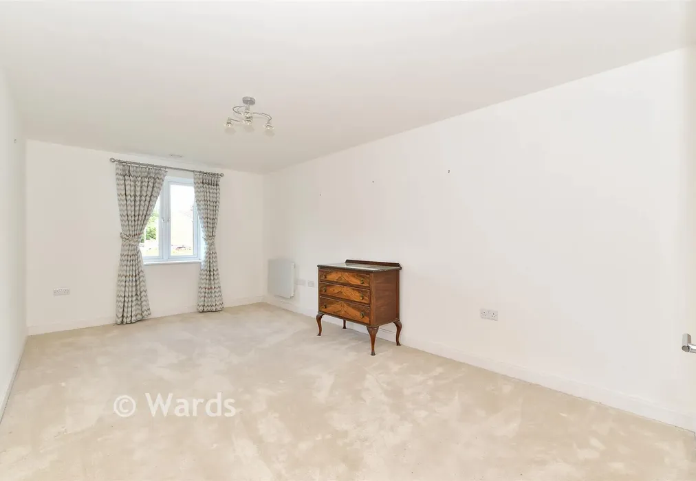 Bedroom 1 - Smallhythe Road, Tenterden, Kent - Wards of Kent