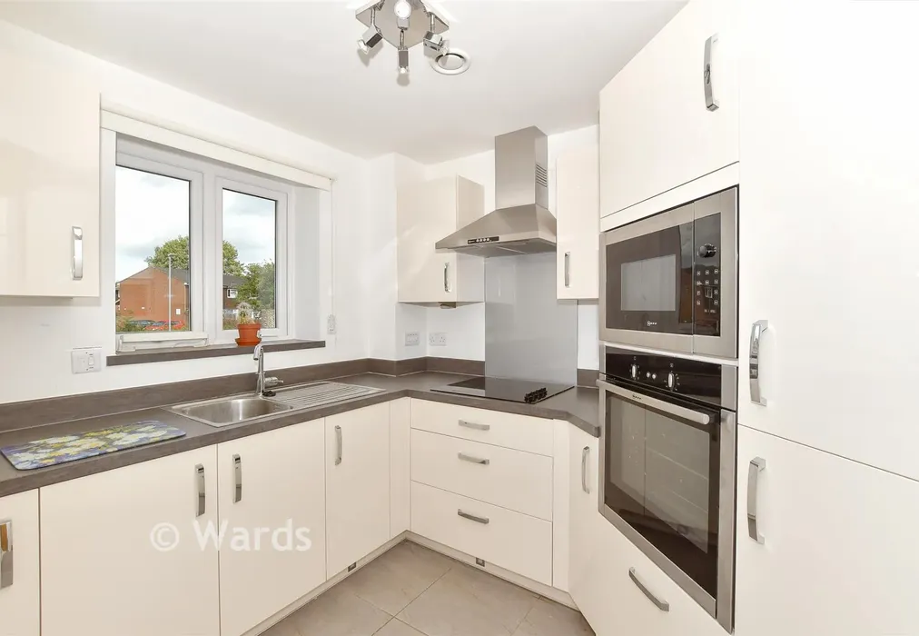 Kitchen - Smallhythe Road, Tenterden, Kent - Wards of Kent