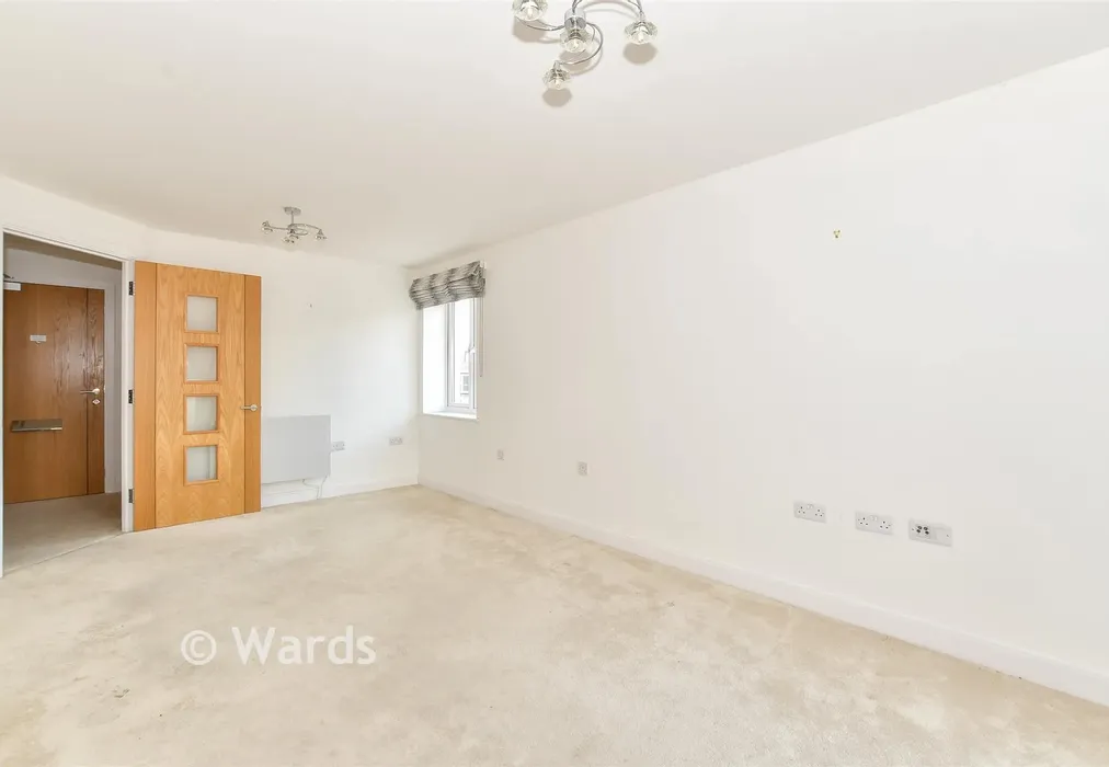Lounge/ Diner - Smallhythe Road, Tenterden, Kent - Wards of Kent
