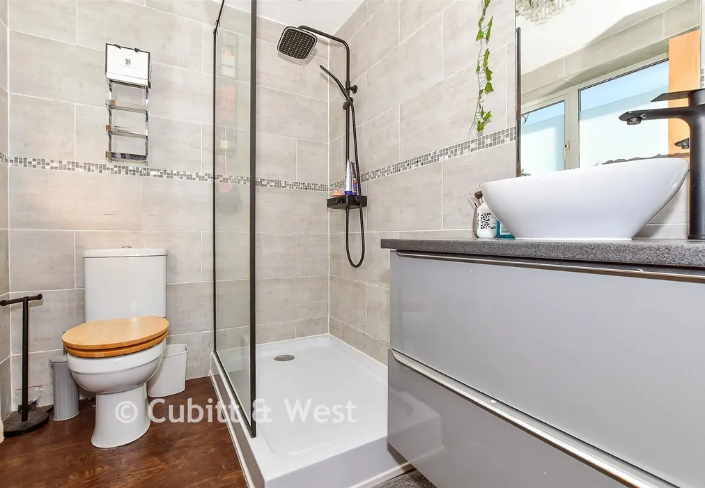 En-Suite Shower Room - Blackness Road, Crowborough, East Sussex - Wards of Kent