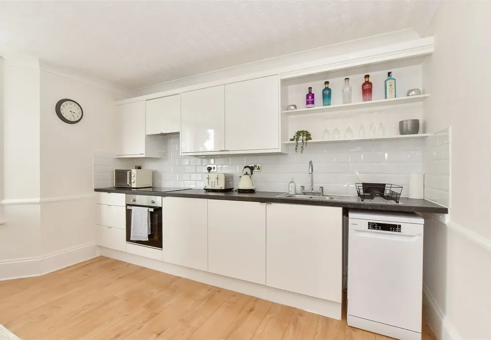 Kitchen/ Living Room - Buckingham Road, Ryde, Isle of Wight - Wards of Kent