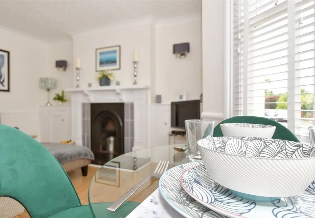 Internal Lifestyle Photograph - Buckingham Road, Ryde, Isle of Wight - Wards of Kent