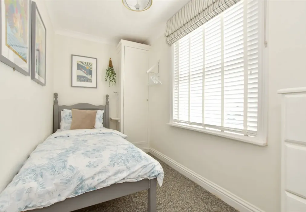 Bedroom 2 - Buckingham Road, Ryde, Isle of Wight - Wards of Kent