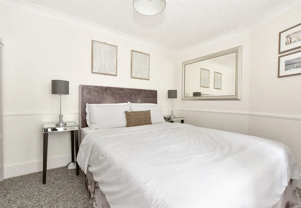 Bedroom 1 - Buckingham Road, Ryde, Isle of Wight - Wards of Kent