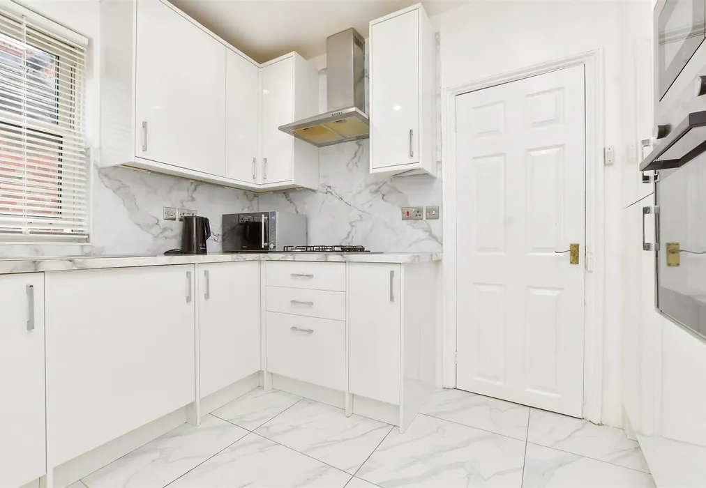 Kitchen - Princess Road, Croydon, Surrey - Wards of Kent