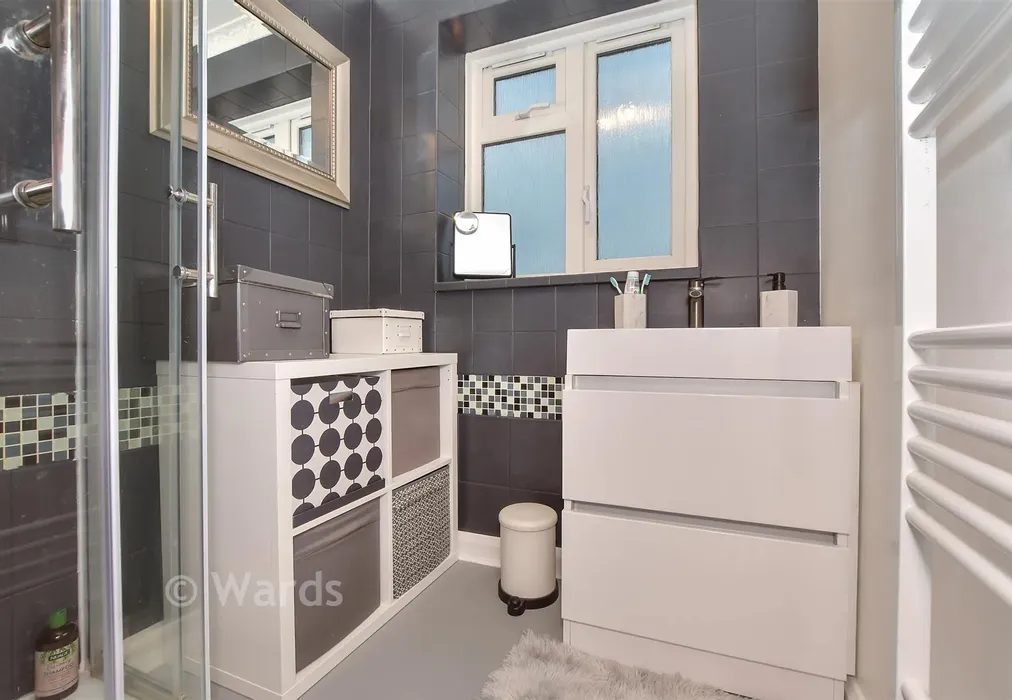 Shower Room - Hamble Road, Tonbridge, Kent - Wards of Kent