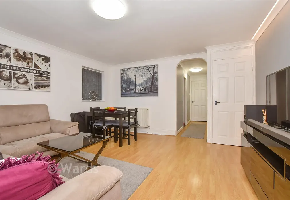 Lounge - Hamble Road, Tonbridge, Kent - Wards of Kent