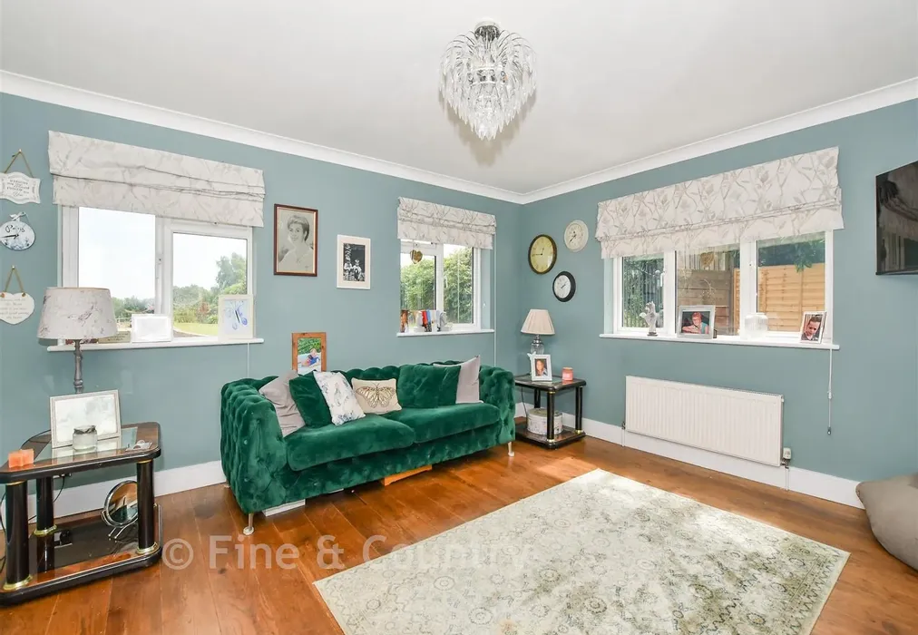 Snug/Bedroom 6 - Panel Lane, Pett, Hastings, East Sussex - Wards of Kent