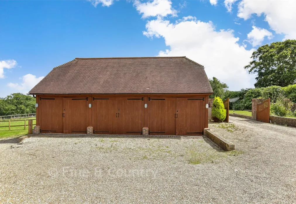 Garage - Panel Lane, Pett, Hastings, East Sussex - Wards of Kent