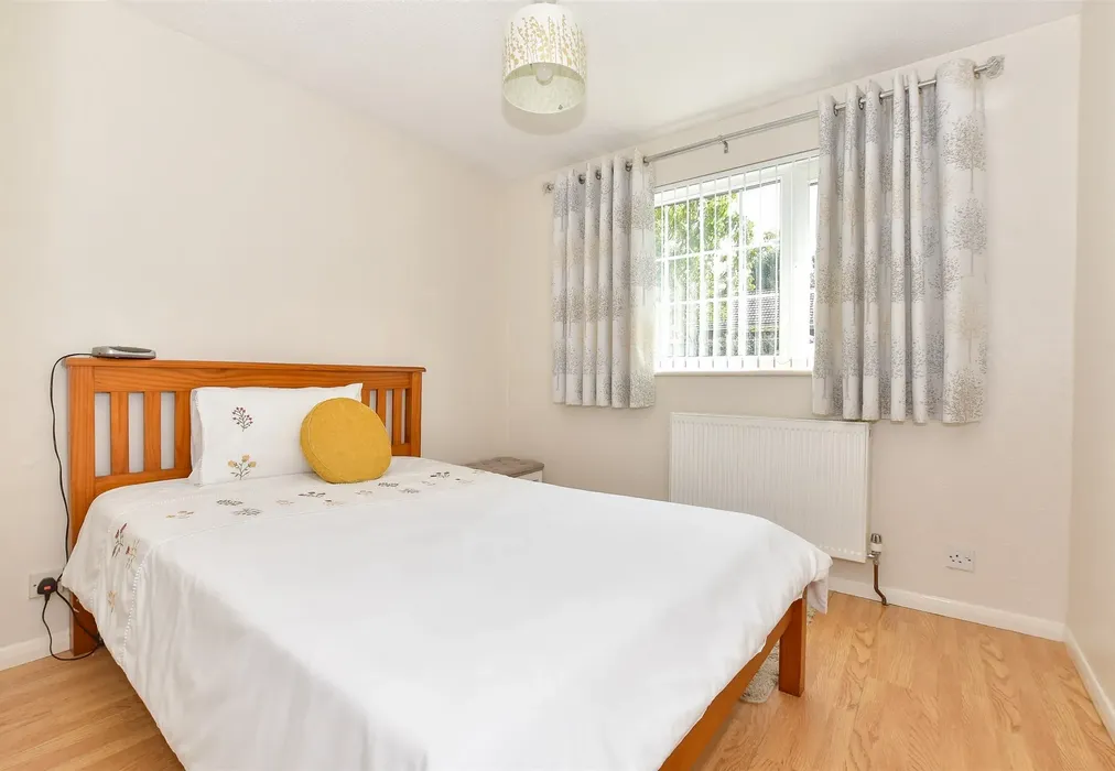 Bedroom 2 - Central Way, Sandown, Isle of Wight - Wards of Kent