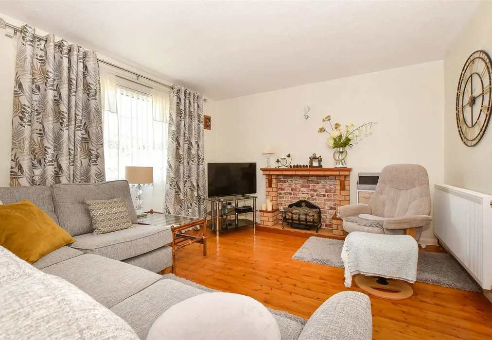 Lounge/Dining Room - Central Way, Sandown, Isle of Wight - Wards of Kent