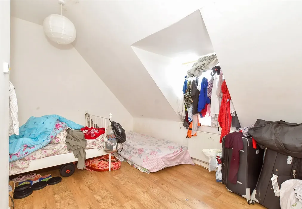 Bedroom 2 - Waverley Road, Southsea, Hampshire - Wards of Kent