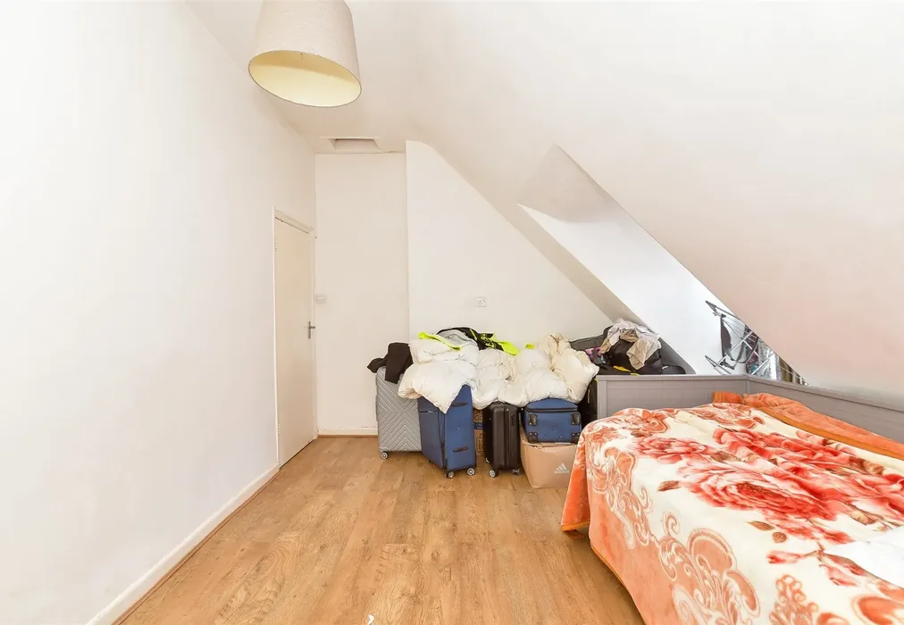 Bedroom 1 - Waverley Road, Southsea, Hampshire - Wards of Kent