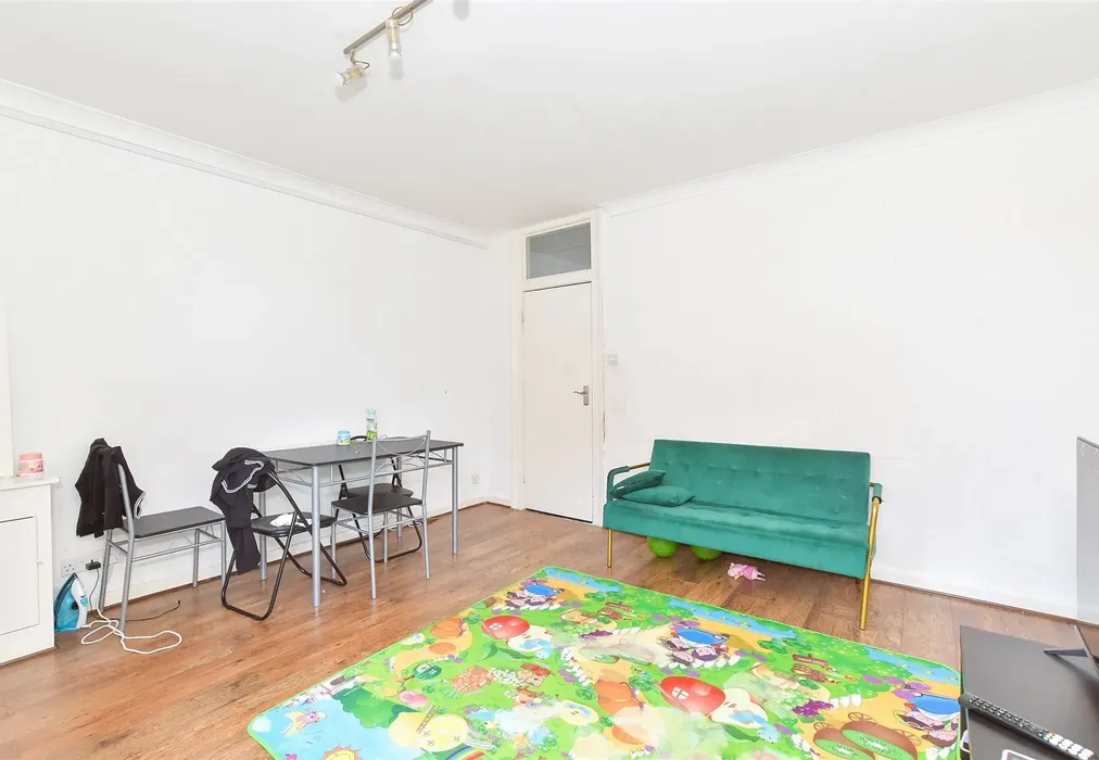 Lounge - Waverley Road, Southsea, Hampshire - Wards of Kent