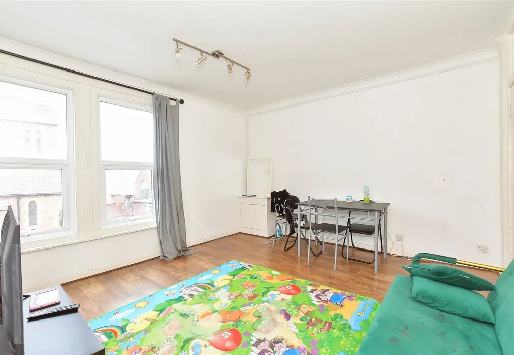 Lounge - Waverley Road, Southsea, Hampshire - Wards of Kent