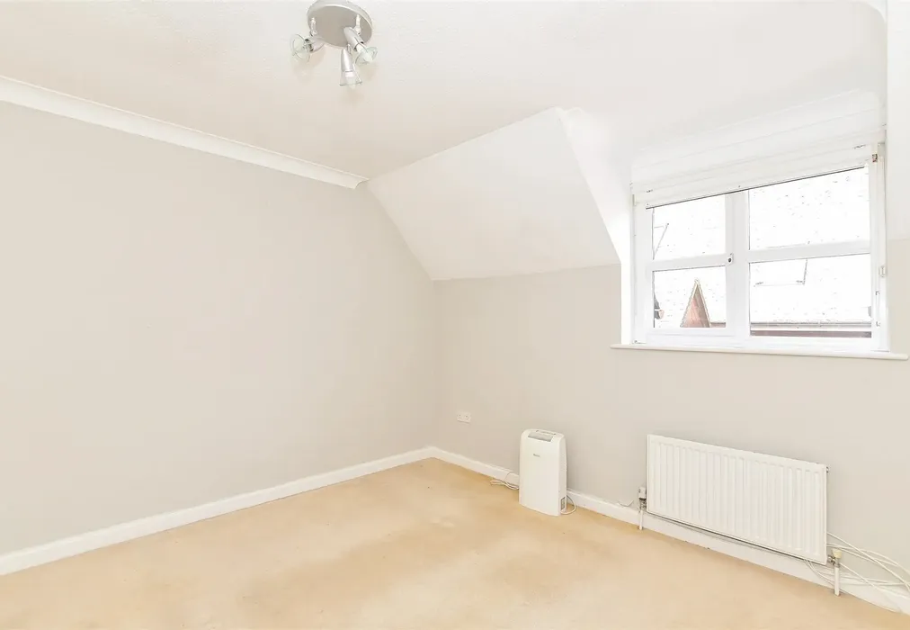 Bedroom - Church Street, Littlehampton, West Sussex - Wards of Kent