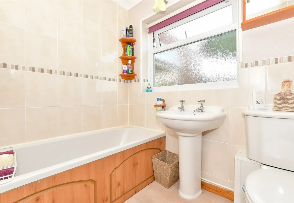 Bathroom - Coombelands, Wittersham, Tenterden, Kent - Wards of Kent