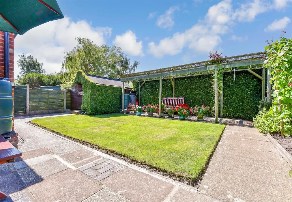 Rear Garden - Coombelands, Wittersham, Tenterden, Kent - Wards of Kent
