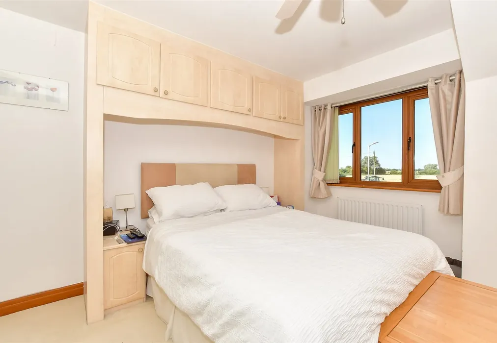 Bedroom 1 - Oasthouse Field, Ivychurch, Romney Marsh, Kent - Wards of Kent