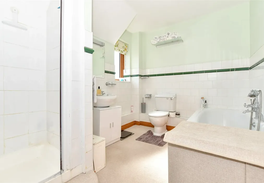 Bathroom - Oasthouse Field, Ivychurch, Romney Marsh, Kent - Wards of Kent
