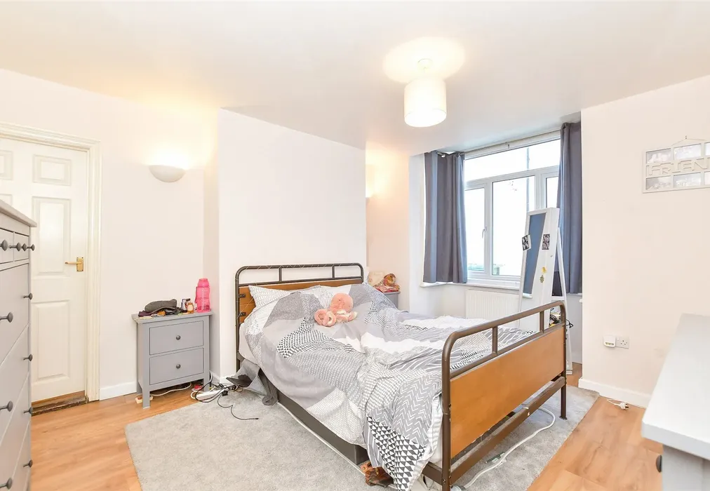 Bedroom - Stubbington Avenue, Portsmouth, Hampshire - Wards of Kent