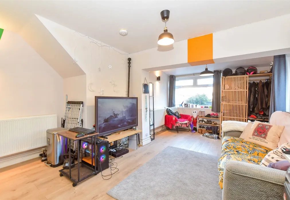 Lounge/ Kitchen - Stubbington Avenue, Portsmouth, Hampshire - Wards of Kent