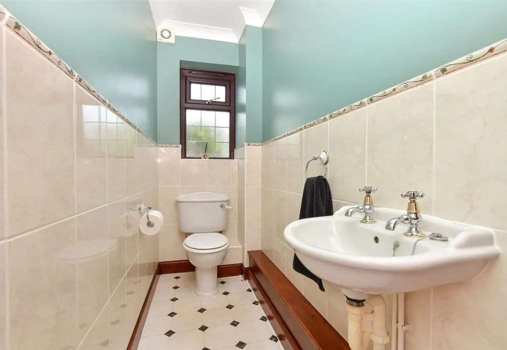 Cloakroom - The Maltings, Walmer, Deal, Kent - Wards of Kent