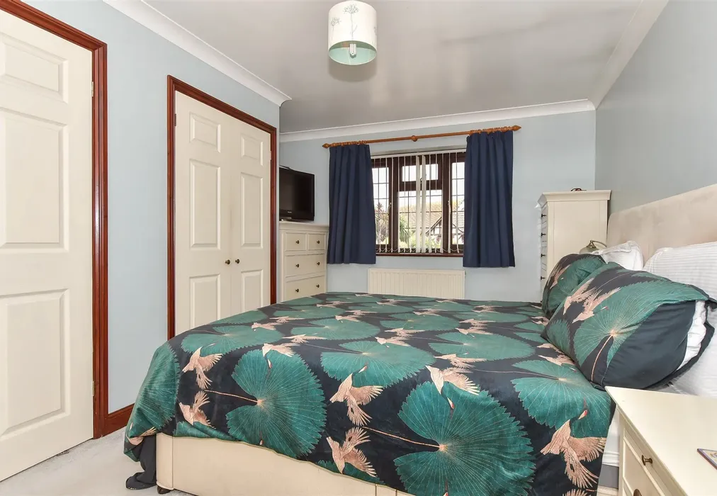 Bedroom 1 - The Maltings, Walmer, Deal, Kent - Wards of Kent