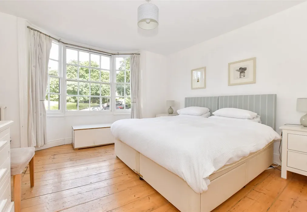 Bedroom 2 - Union Road, Cowes, Isle of Wight - Wards of Kent