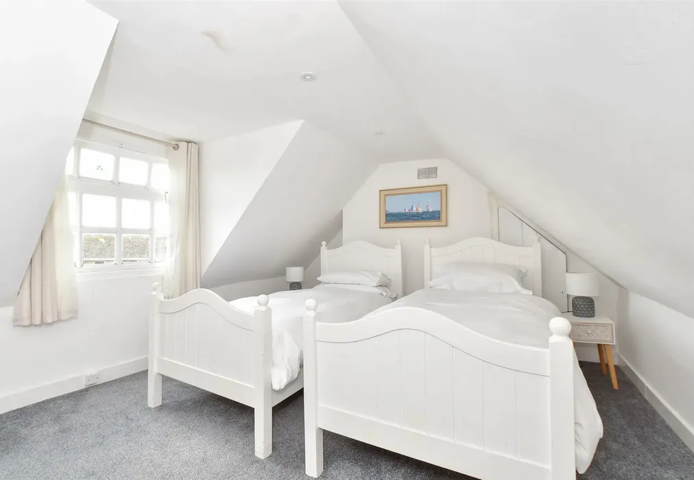 Bedroom 4 - Union Road, Cowes, Isle of Wight - Wards of Kent