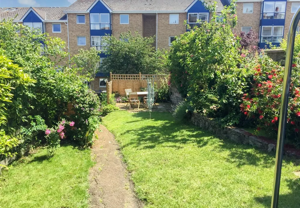 Rear Garden - Union Road, Cowes, Isle of Wight - Wards of Kent