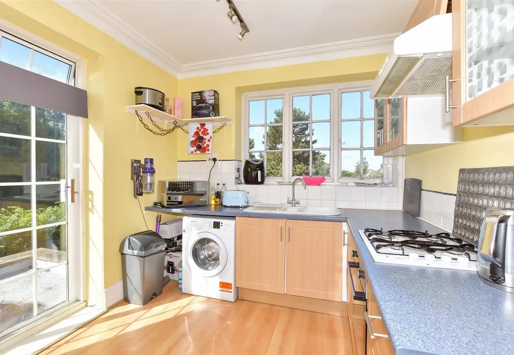 Kitchen - North Road Bay, Sandwich Bay, Sandwich, Kent - Wards of Kent