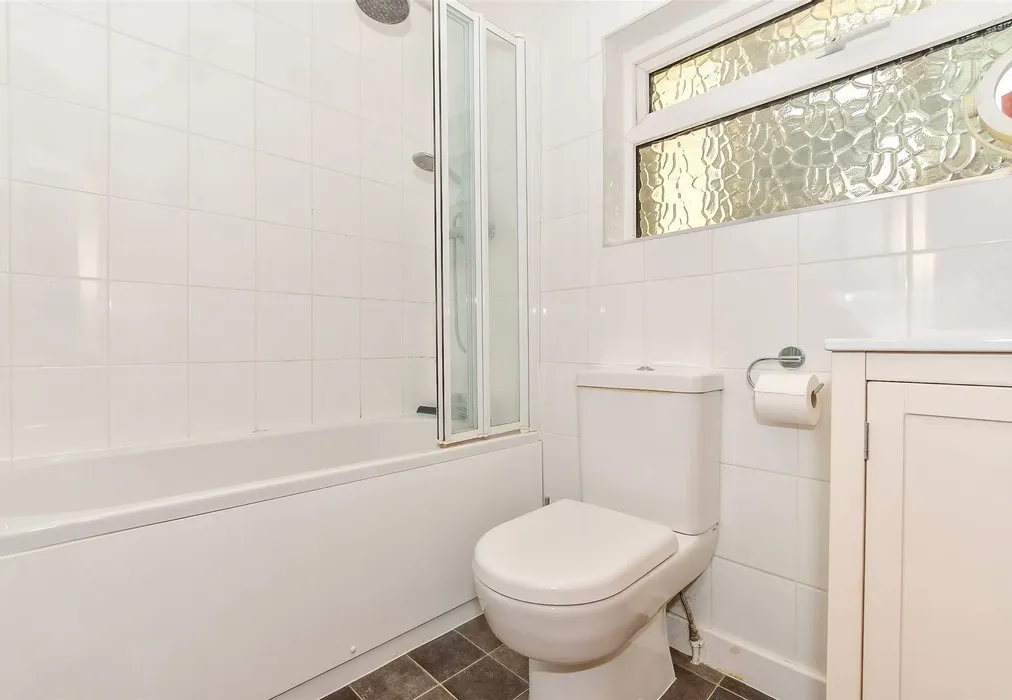 Bathroom - Somerhill Road, Tonbridge, Kent - Wards of Kent