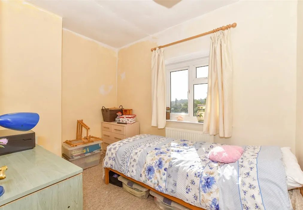 Bedroom 2 - Somerhill Road, Tonbridge, Kent - Wards of Kent
