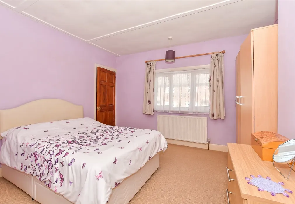 Bedroom 1 - Somerhill Road, Tonbridge, Kent - Wards of Kent
