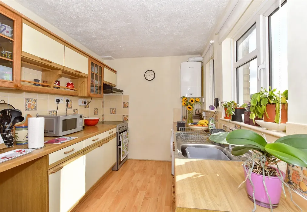Kitchen - Somerhill Road, Tonbridge, Kent - Wards of Kent
