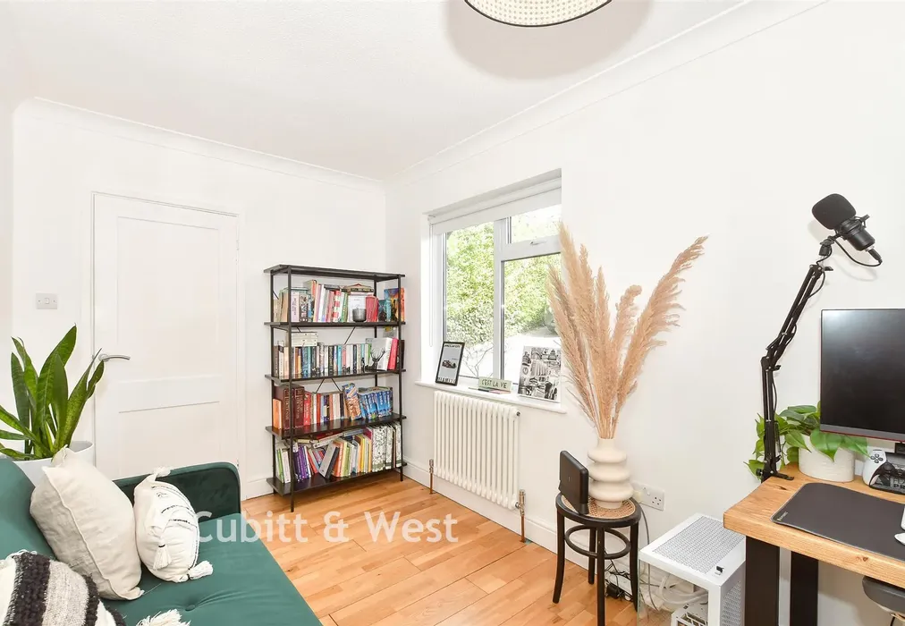 Bedroom 4 - Southlands, East Grinstead, West Sussex - Wards of Kent