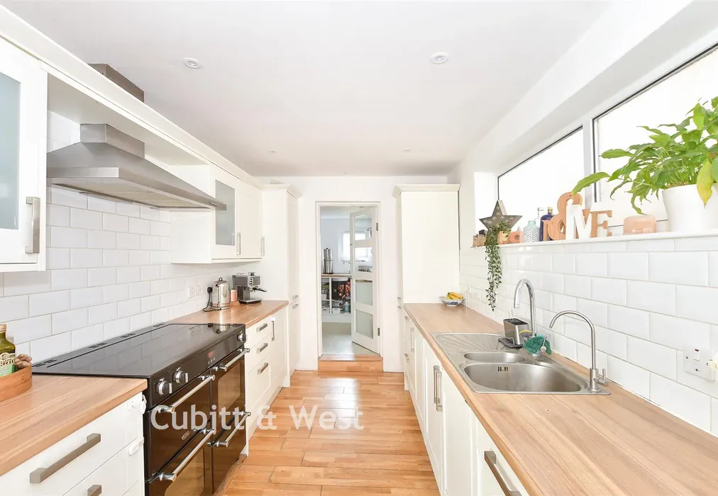 Kitchen/ Diner - Southlands, East Grinstead, West Sussex - Wards of Kent