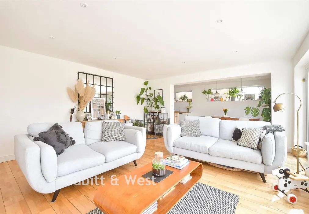 Lounge - Southlands, East Grinstead, West Sussex - Wards of Kent