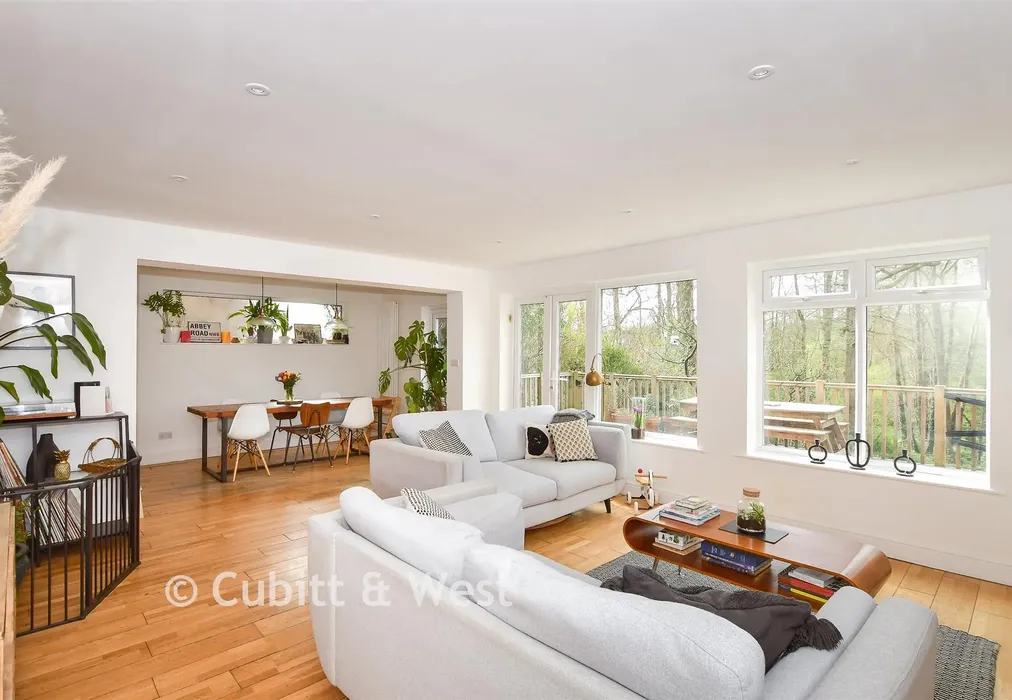 Lounge - Southlands, East Grinstead, West Sussex - Wards of Kent