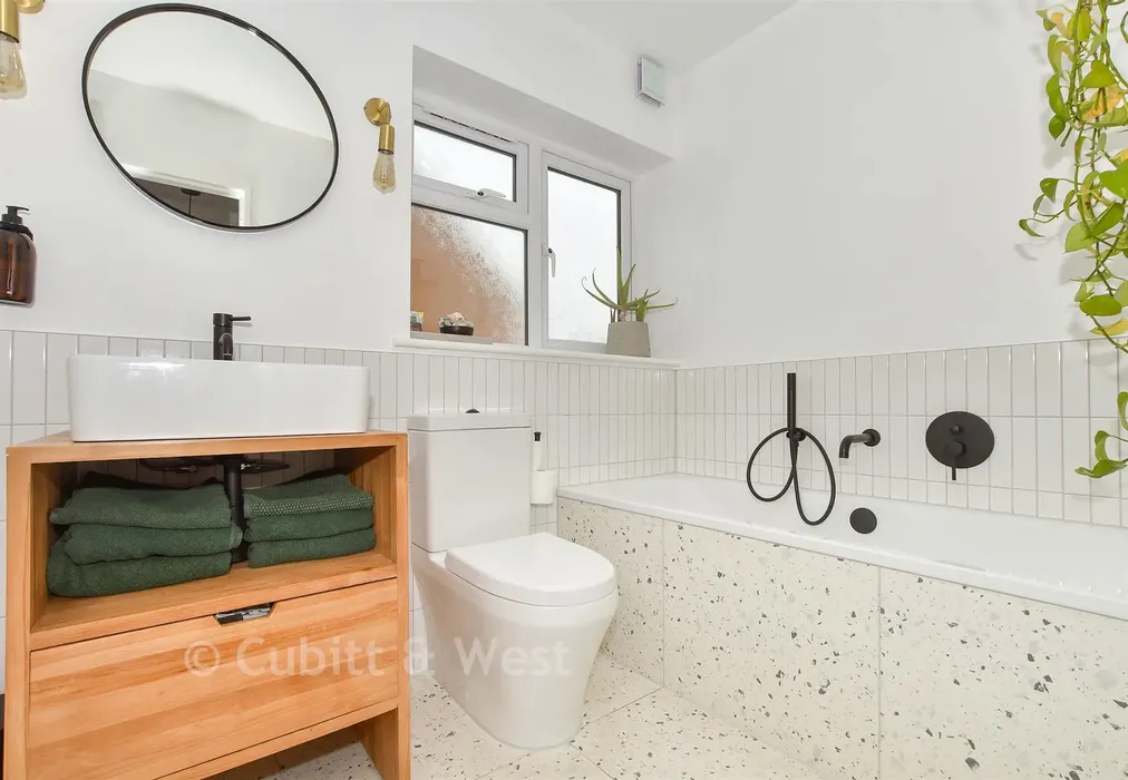 Bathroom - Southlands, East Grinstead, West Sussex - Wards of Kent