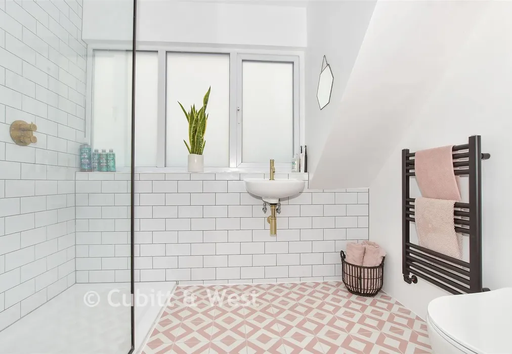 En-Suite Shower Room - Southlands, East Grinstead, West Sussex - Wards of Kent
