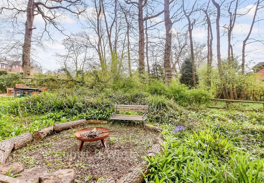 Rear Garden - Southlands, East Grinstead, West Sussex - Wards of Kent
