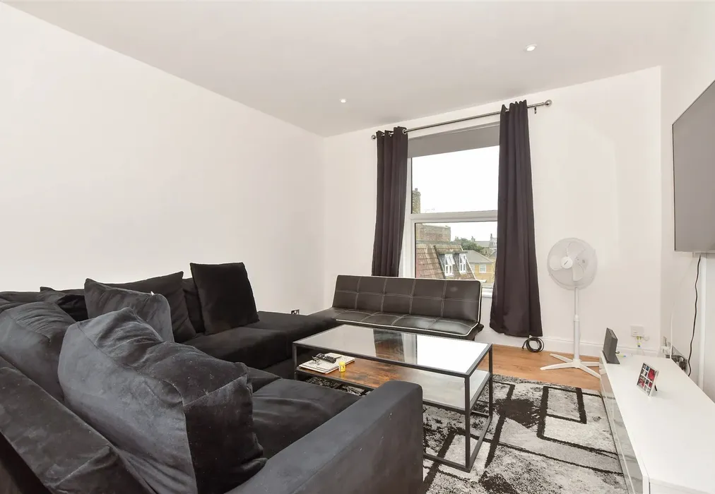 Lounge - Ethelbert Road, Margate, Kent - Wards of Kent