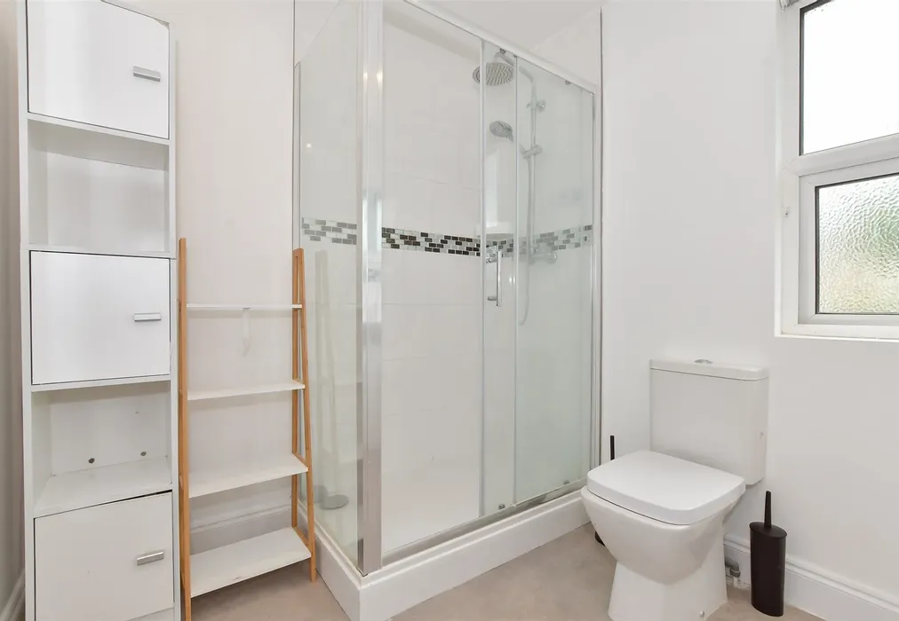 Bathroom - Ethelbert Road, Margate, Kent - Wards of Kent