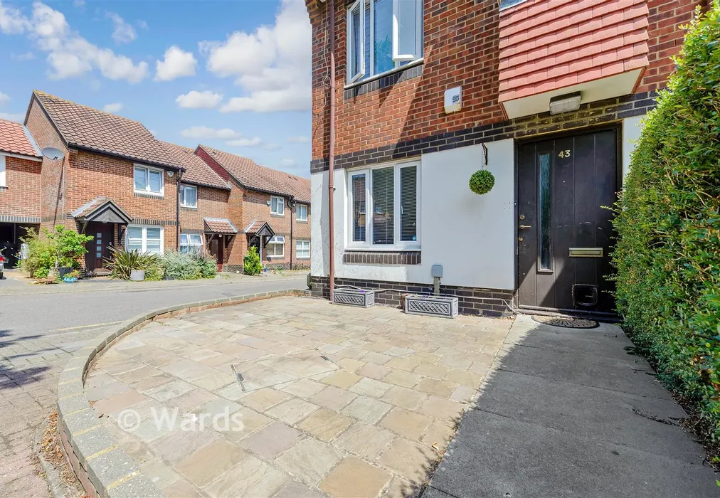Front Garden - Heatherbank Close, Dartford, Kent - Wards of Kent