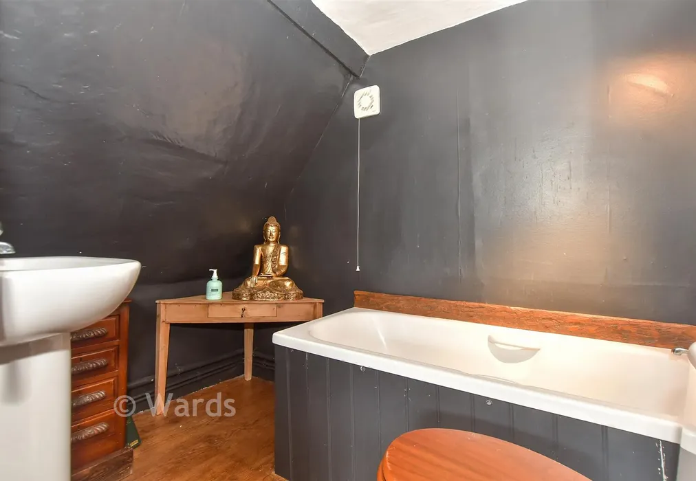 En-Suite - Riverside, Eynsford, Kent - Wards of Kent